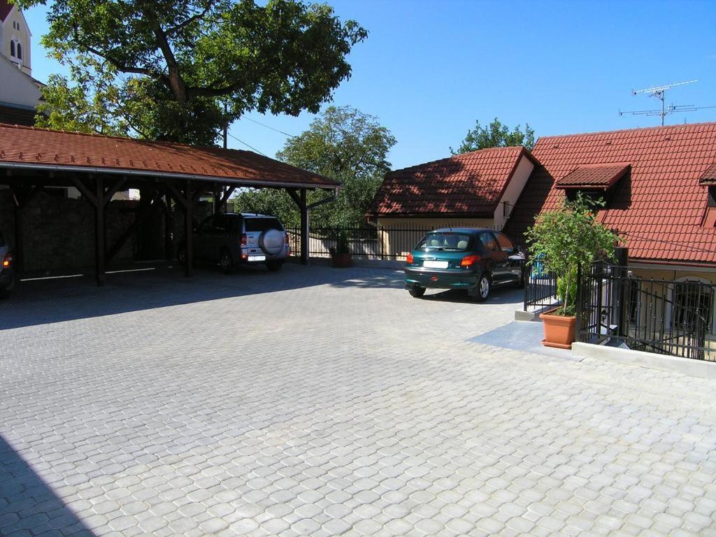 Penzion Pod Hradom Trenčín Εξωτερικό φωτογραφία